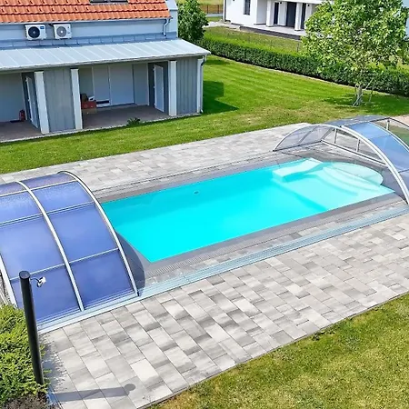 P&g Balaton Poolside - Biro Tours Nr 122 Balatongyörök