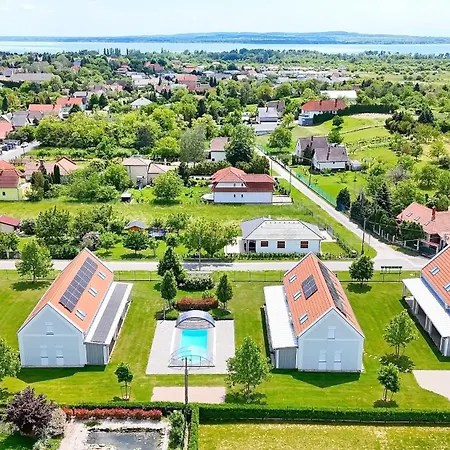 P&g Balaton Poolside - Biro Tours Nr 122 * Balatongyörök